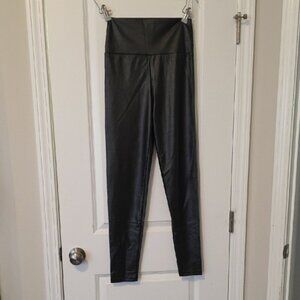 Everbends Sleek Black Faux Leather Women's Leggings size Medium